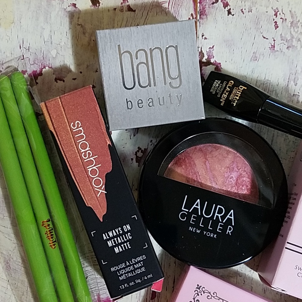 Makeup Bundle - Picture 2 of 3